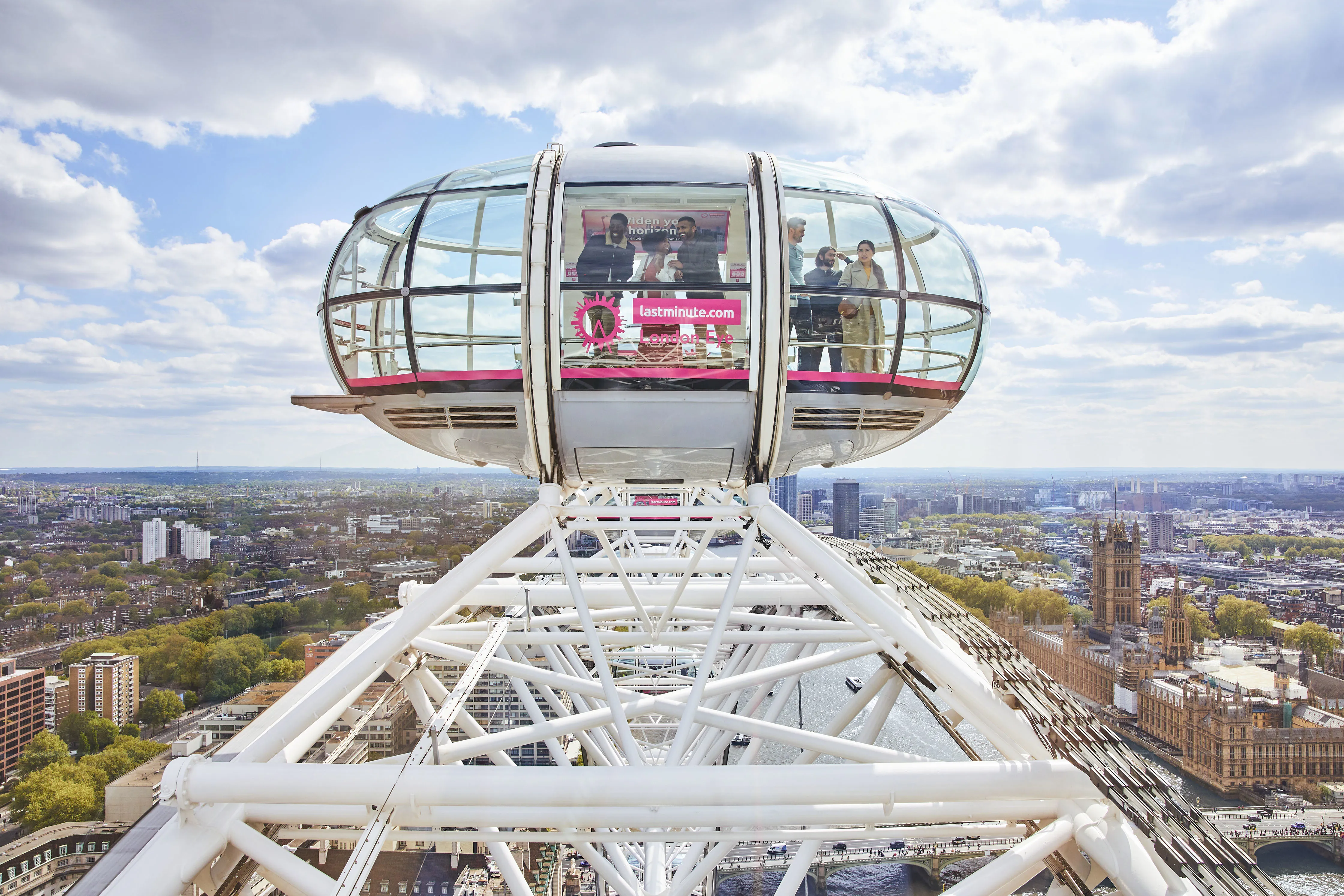 22747 London Eye 1B C Pod To Pod 039 Rgb Ns LICENSED UNTIL JUN2025