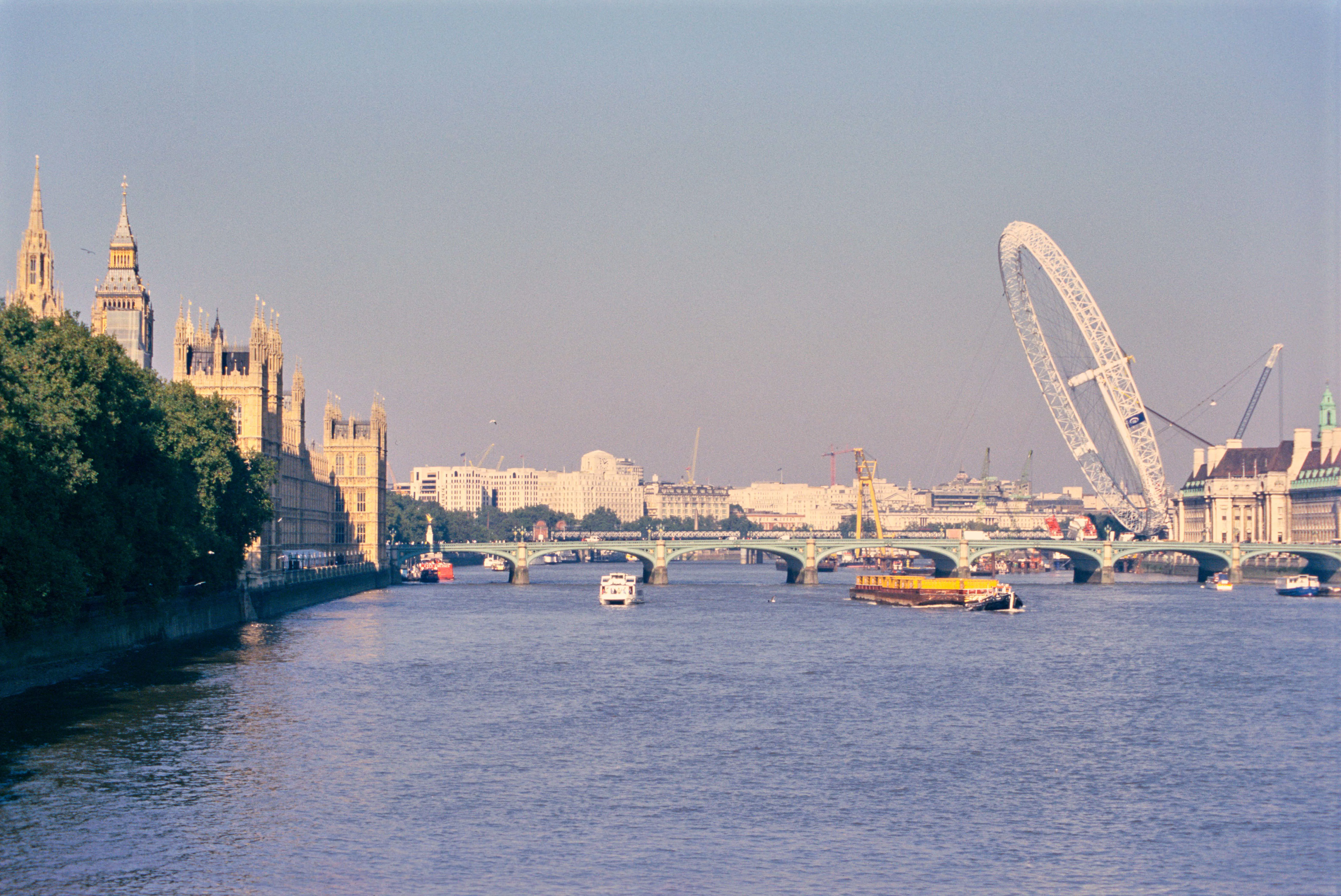 London Eye being erected in to place